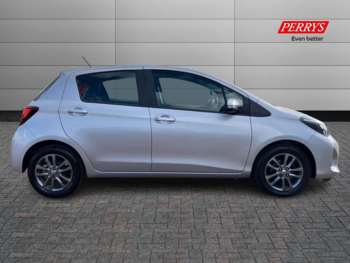 Used Toyota Yaris 2015 for sale - 74925738: Photo