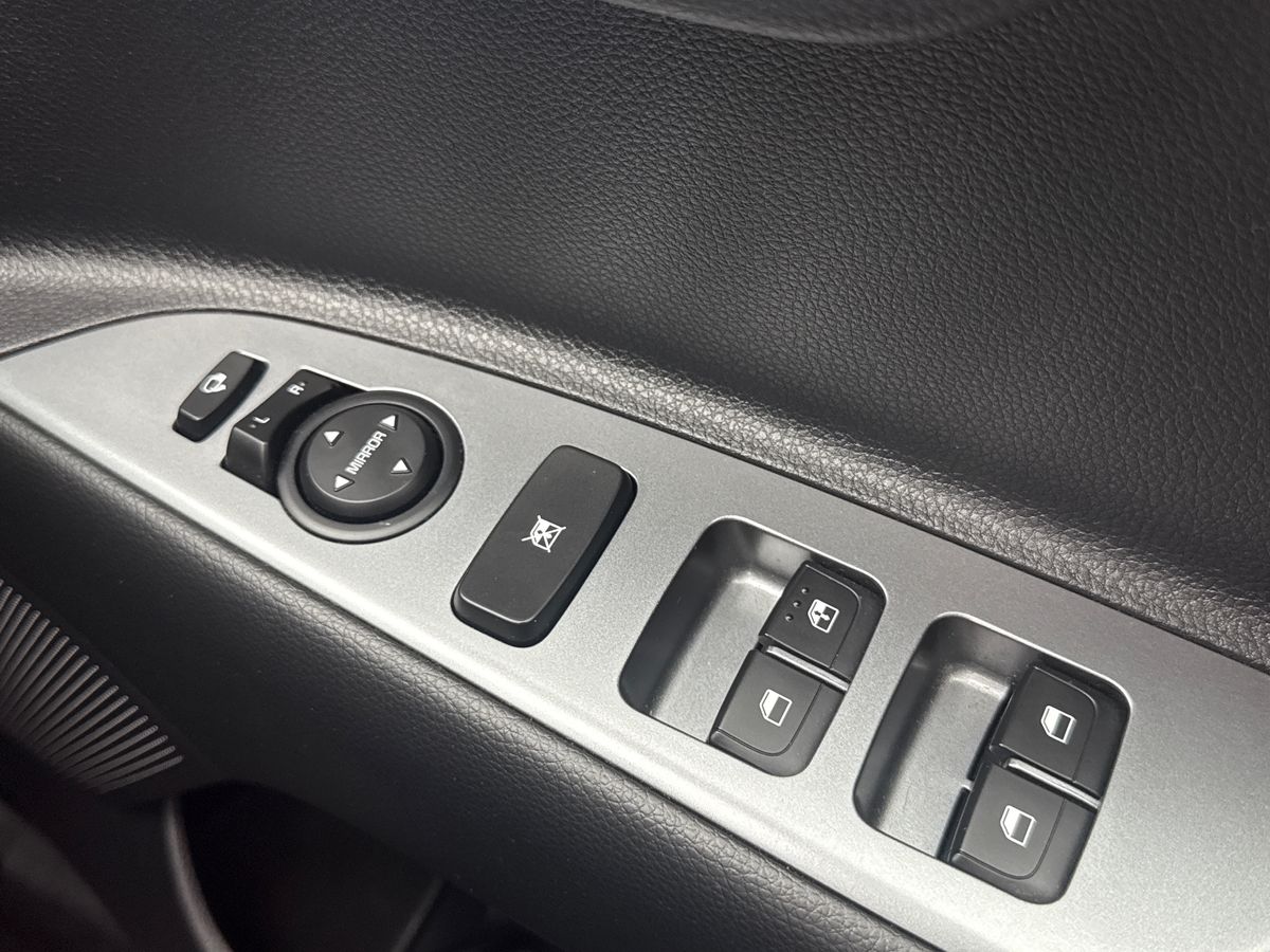 Used Kia Stonic 2023 for sale - 76425897: Photo 18