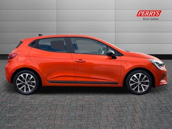 Used Renault Clio 2023 for sale - 75849905: Photo