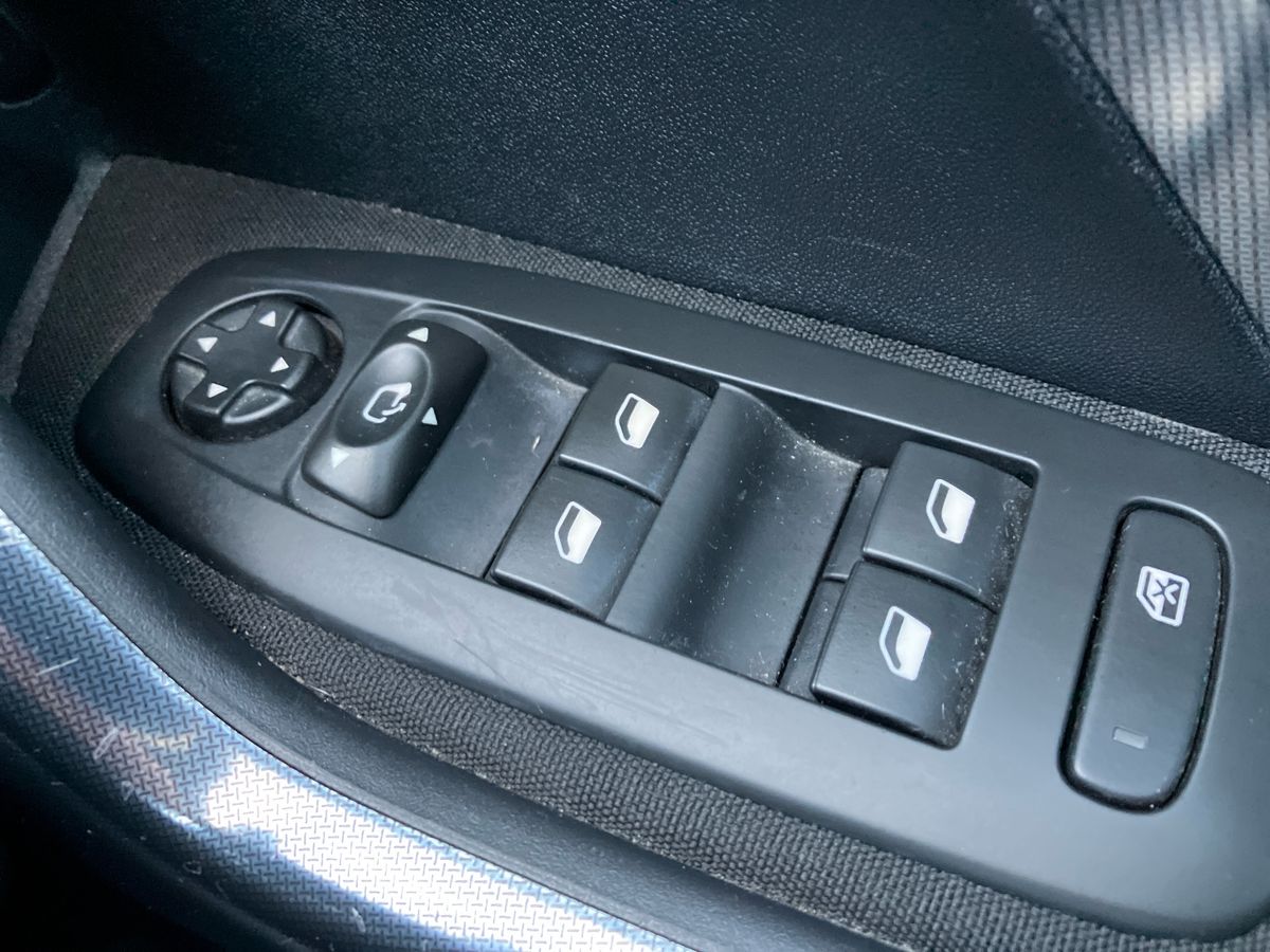 Used Peugeot 2008 2016 for sale - 77058538: Photo 18