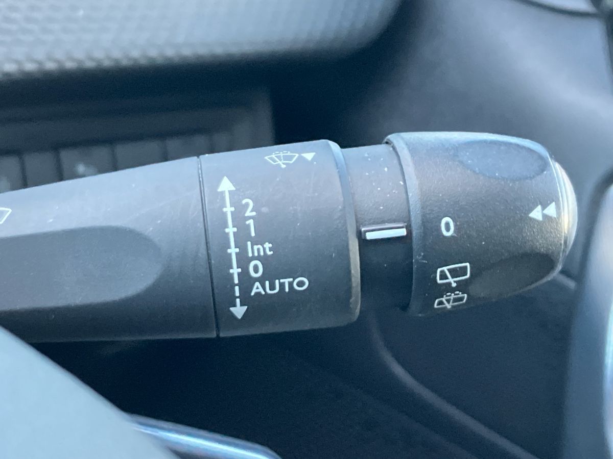 Used Peugeot 2008 2016 for sale - 77058538: Photo 30