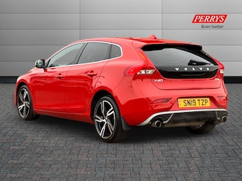 Used Volvo V40 2019 for sale - 77196019: Photo
