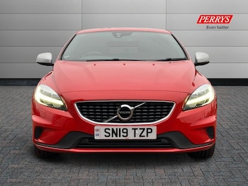 Used Volvo V40 2019 for sale - 77196019: Photo