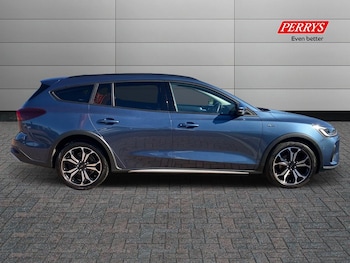 Used Ford Focus 2022 for sale - 75995889: Photo 3