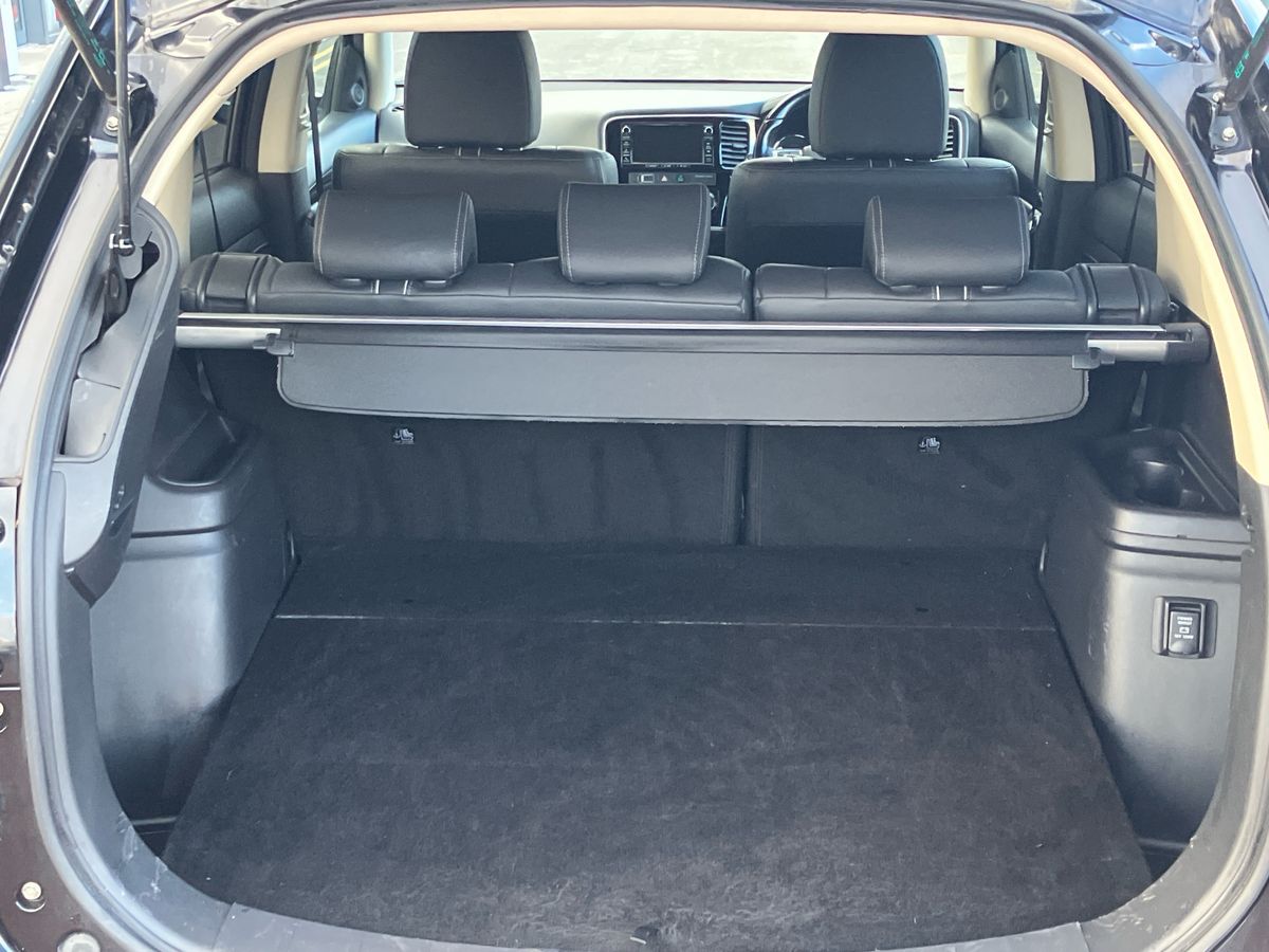 Used Mitsubishi Outlander 2017 for sale - 76612003: Photo 20