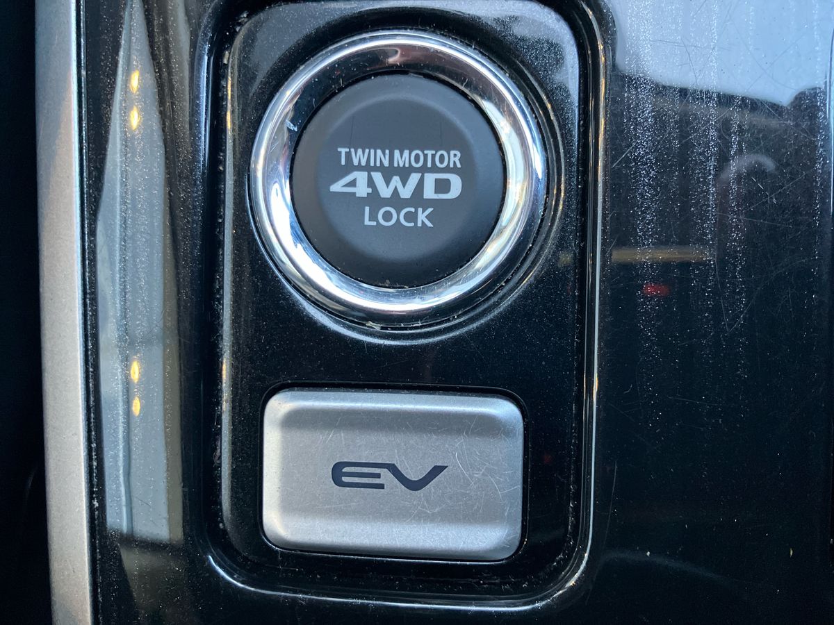 Used Mitsubishi Outlander 2017 for sale - 76612003: Photo 40