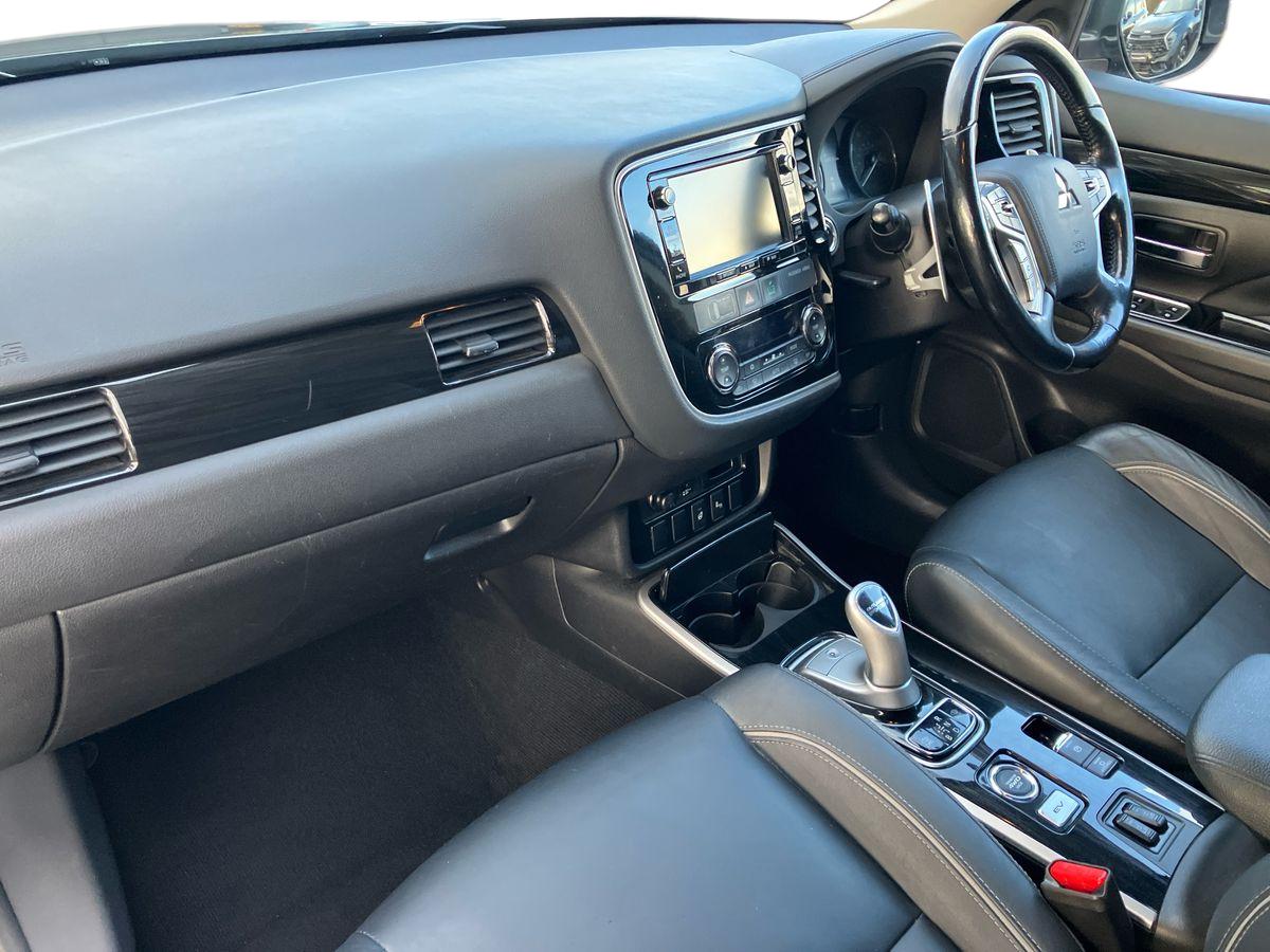 Used Mitsubishi Outlander 2017 for sale - 76612003: Photo 6