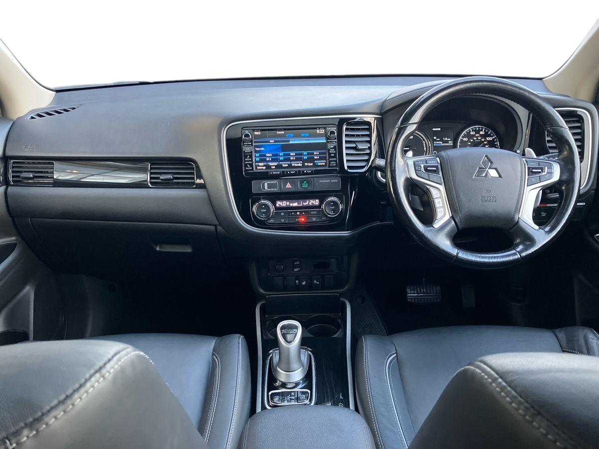 Used Mitsubishi Outlander 2017 for sale - 76612003: Photo 9