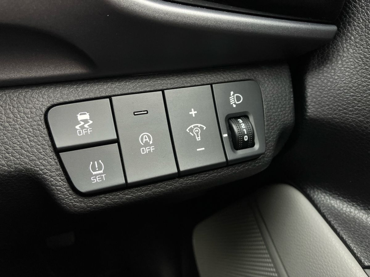 Used Kia Stonic 2023 for sale - 77240462: Photo 29