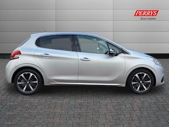 Used Peugeot 208 2018 for sale - 76845545: Photo