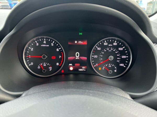 Used Kia Stonic 2023 for sale - 76090228: Photo 15