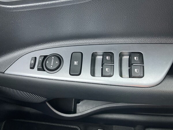 Used Kia Stonic 2023 for sale - 76090228: Photo 19