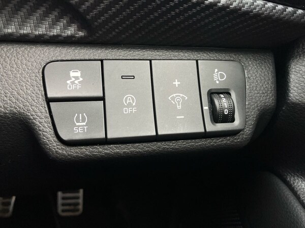 Used Kia Stonic 2023 for sale - 76090228: Photo 37