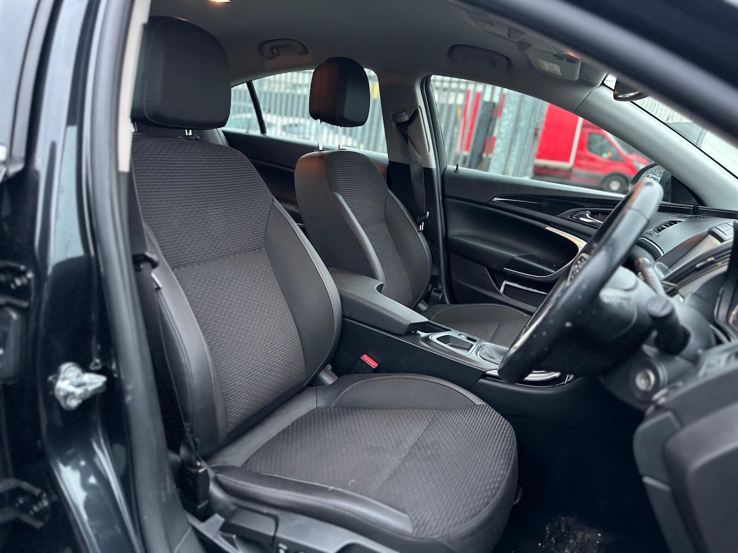 Used Vauxhall Insignia 2015 for sale - 77441405: Photo 2