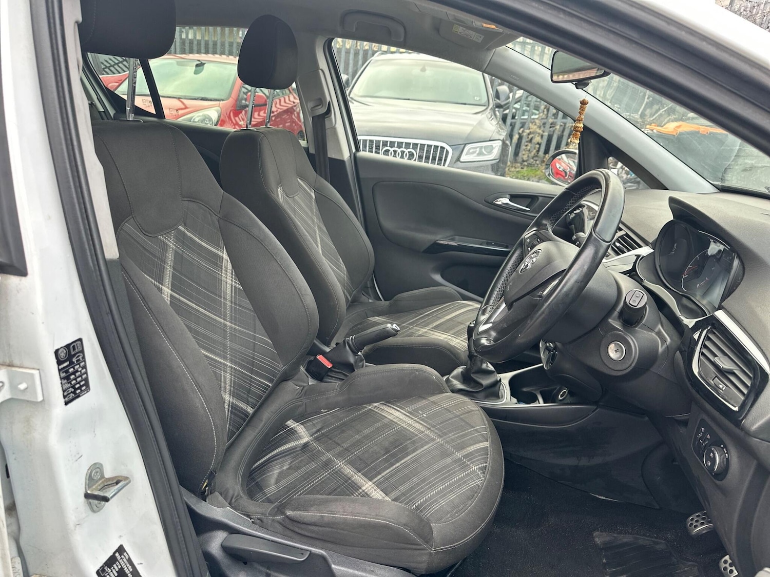 Used Vauxhall Corsa 2015 for sale - 77396699: Photo 2