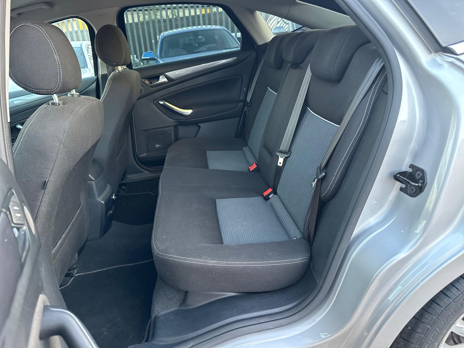 Used Ford Mondeo 2012 for sale - 77396398: Photo 31