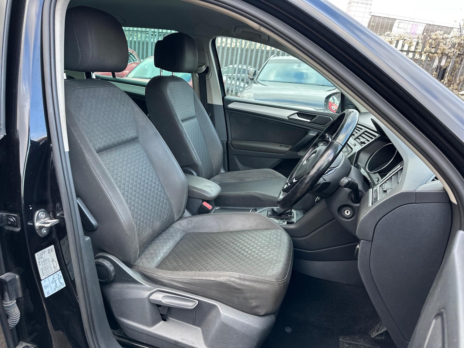 Used Volkswagen Tiguan 2017 for sale - 77396160: Photo 2