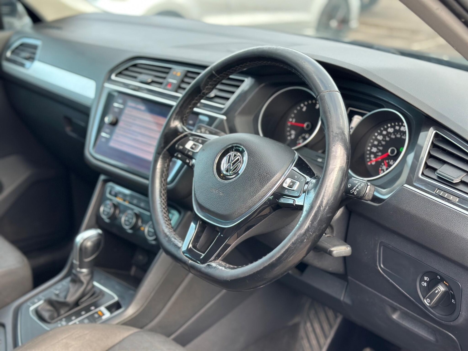 Used Volkswagen Tiguan 2017 for sale - 77396160: Photo 3