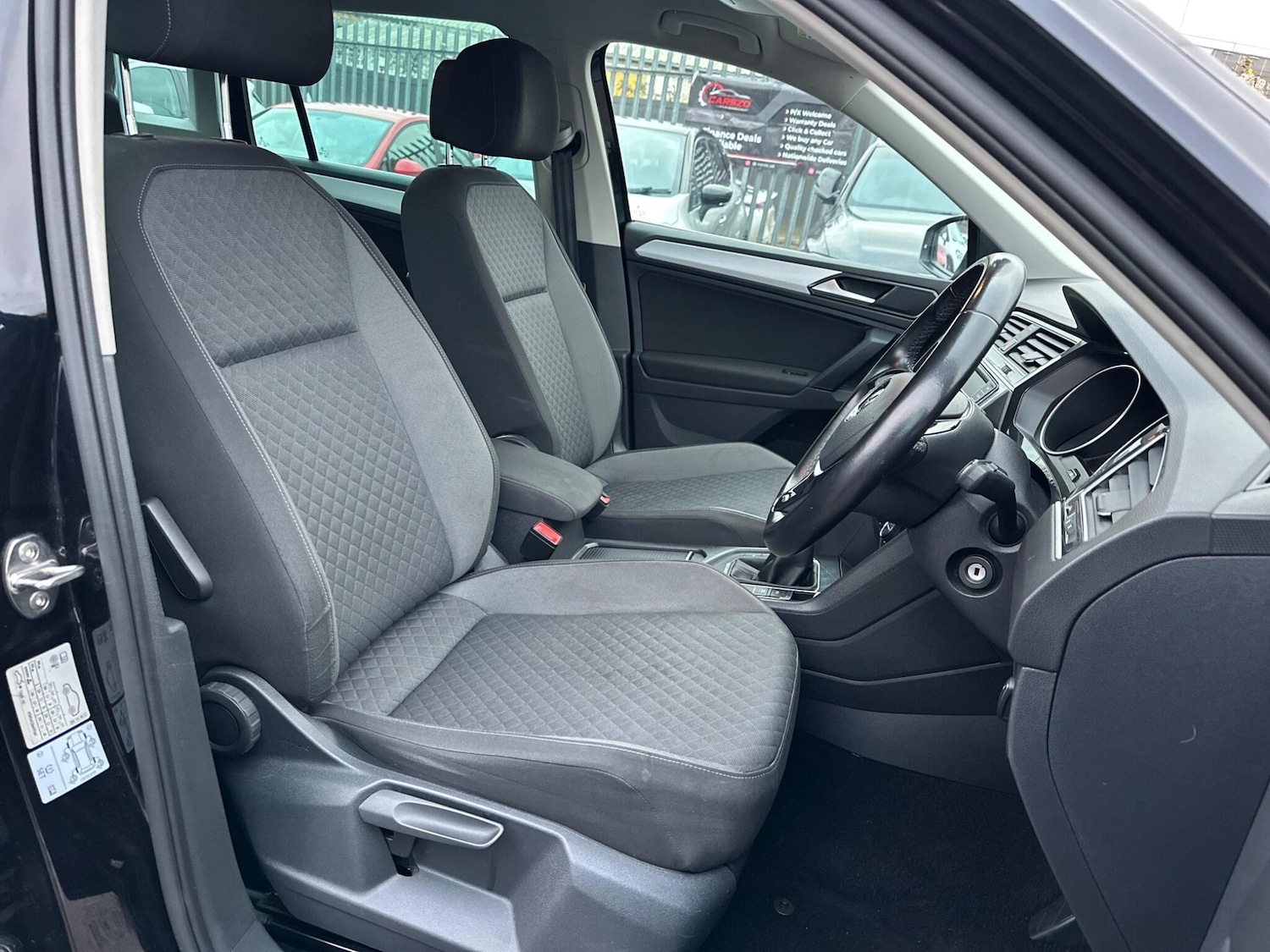 Used Volkswagen Tiguan 2017 for sale - 77396460: Photo 2