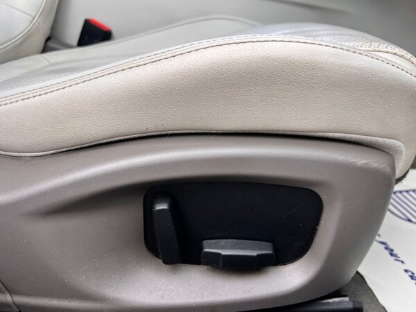 Used Jaguar XE 2017 for sale - 74964392: Photo 26