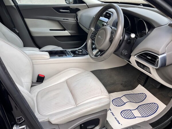 Used Jaguar XE 2017 for sale - 74964392: Photo 6