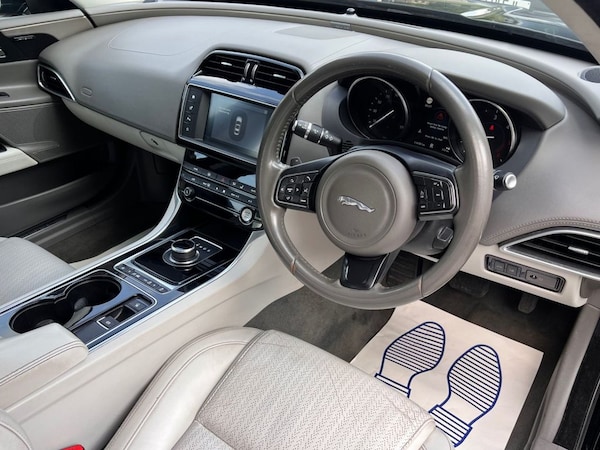 Used Jaguar XE 2017 for sale - 74964392: Photo 7