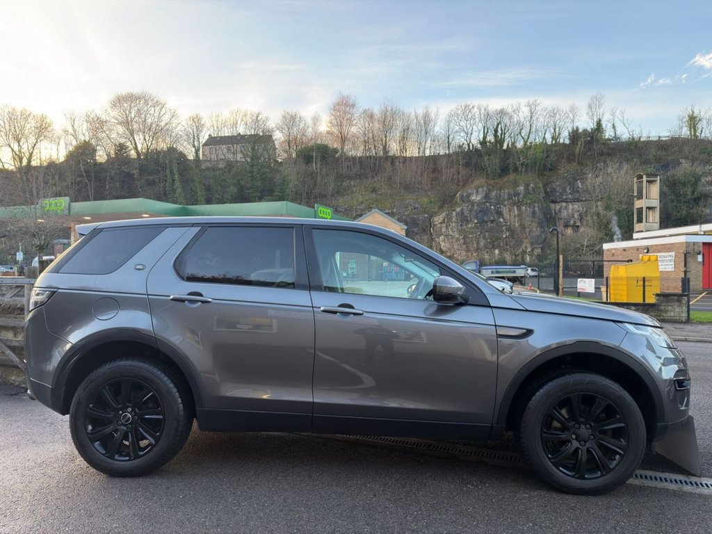 Used Land Rover Discovery Sport 2016 for sale - 76973635: Photo 12