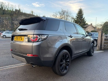 Used Land Rover Discovery Sport 2016 for sale - 76973635: Photo