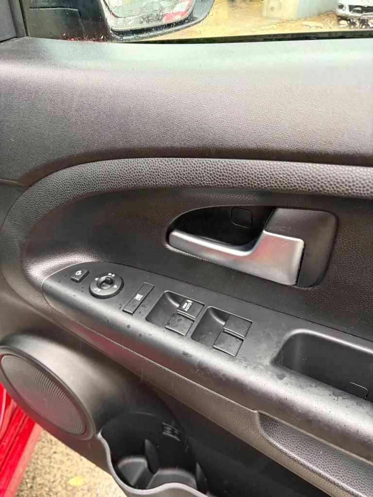 Used Kia Venga 2014 for sale - 76590824: Photo 12