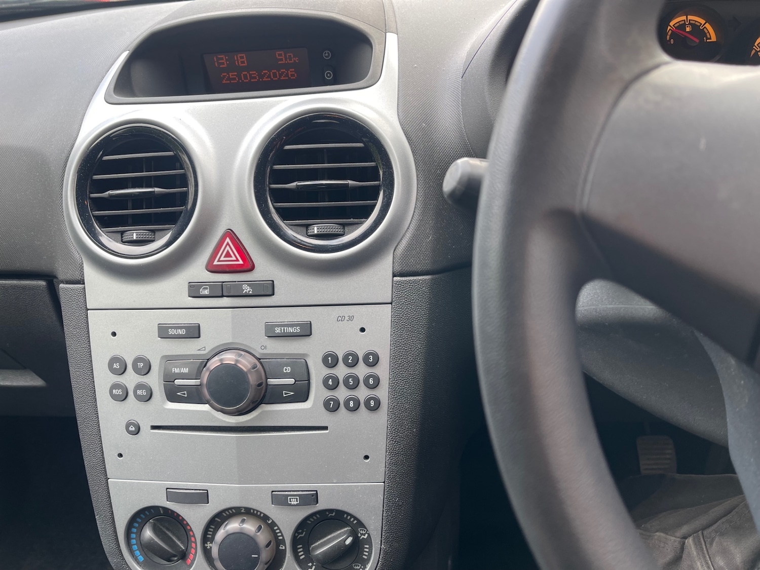 Used Vauxhall Corsa 2012 for sale - 78013051: Photo 2