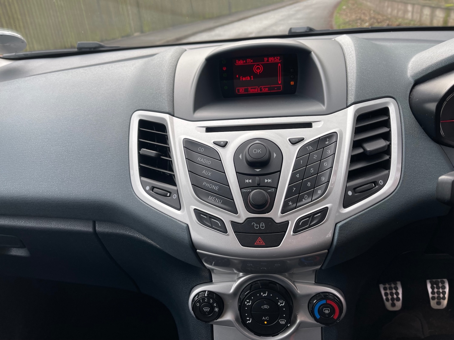 Used Ford Fiesta 2009 for sale - 77997341: Photo 9