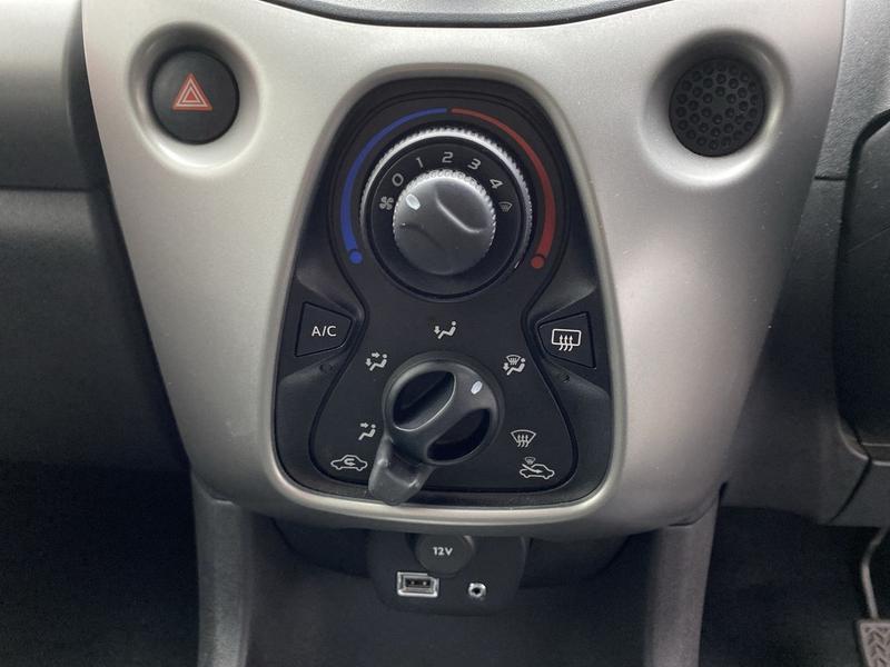 Used Toyota AYGO 2017 for sale - 76302705: Photo 12