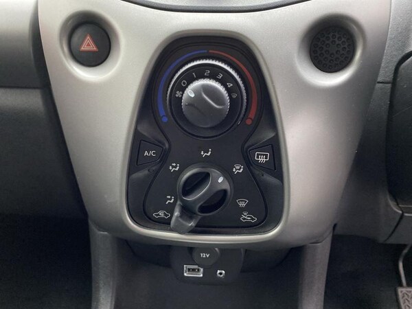 Used Toyota AYGO 2017 for sale - 76302705: Photo 13
