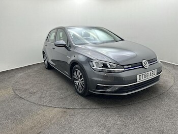 Used Volkswagen Golf 2019 for sale - 78736768: Photo