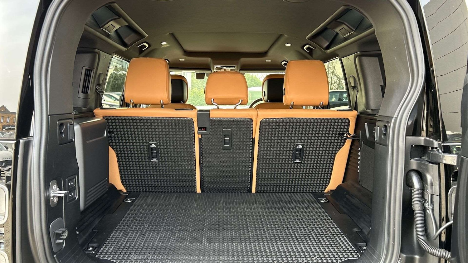 Used Land Rover Defender 2024 for sale - 78010432: Photo 10