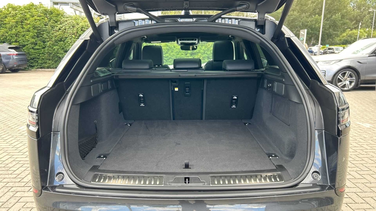 Used Land Rover Range Rover Velar 2025 for sale - 76459928: Photo 10