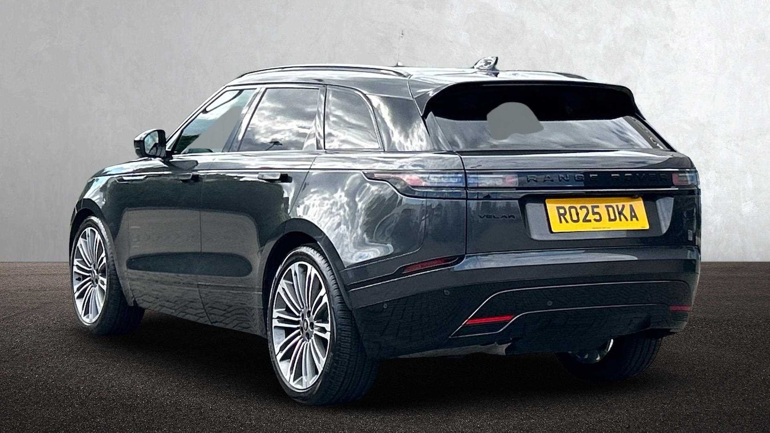 Used Land Rover Range Rover Velar 2025 for sale - 76459928: Photo 2