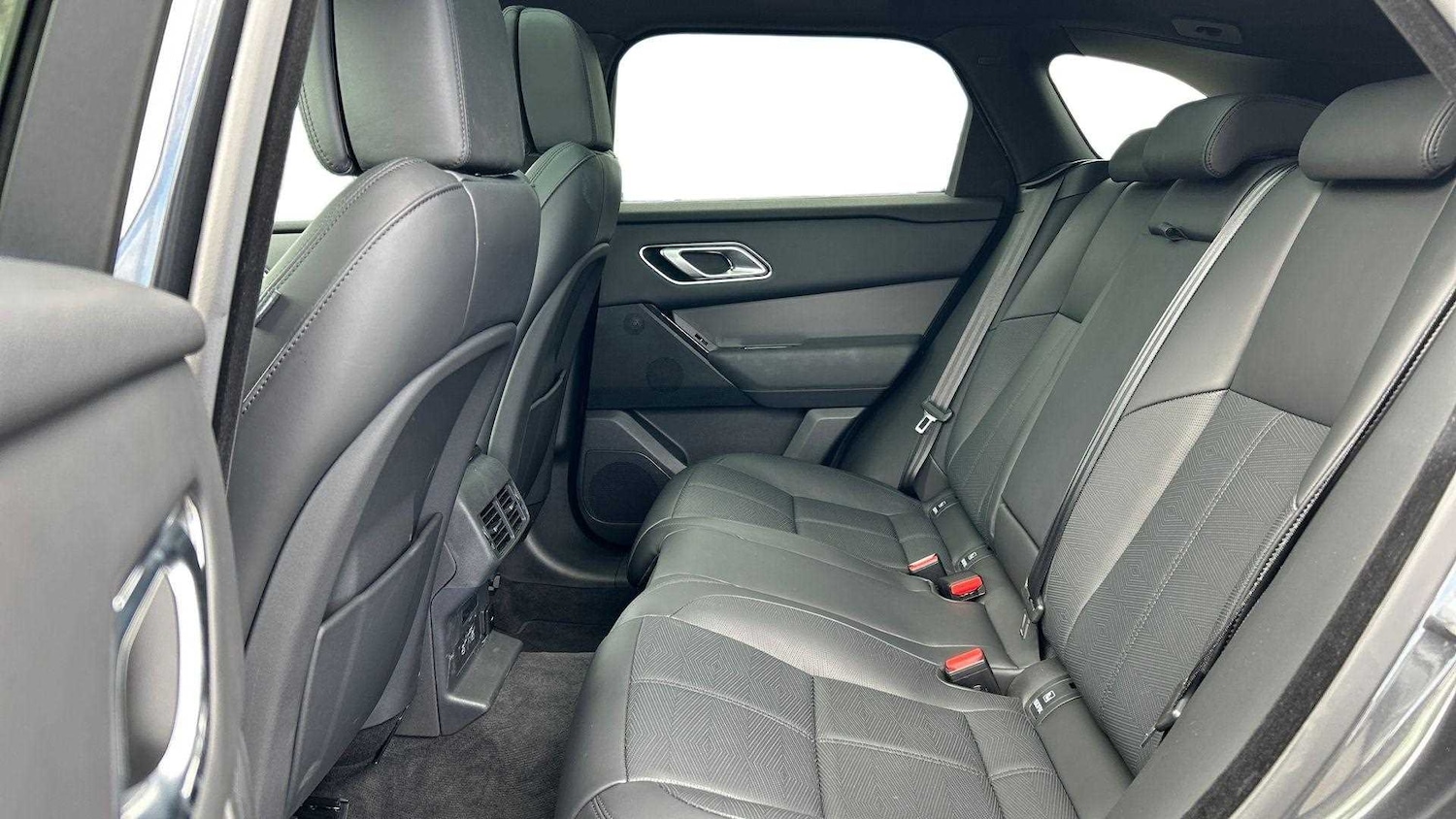 Used Land Rover Range Rover Velar 2025 for sale - 76459928: Photo 4