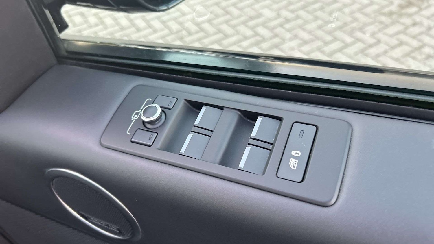 Used Land Rover Discovery 2020 for sale - 76610479: Photo 33