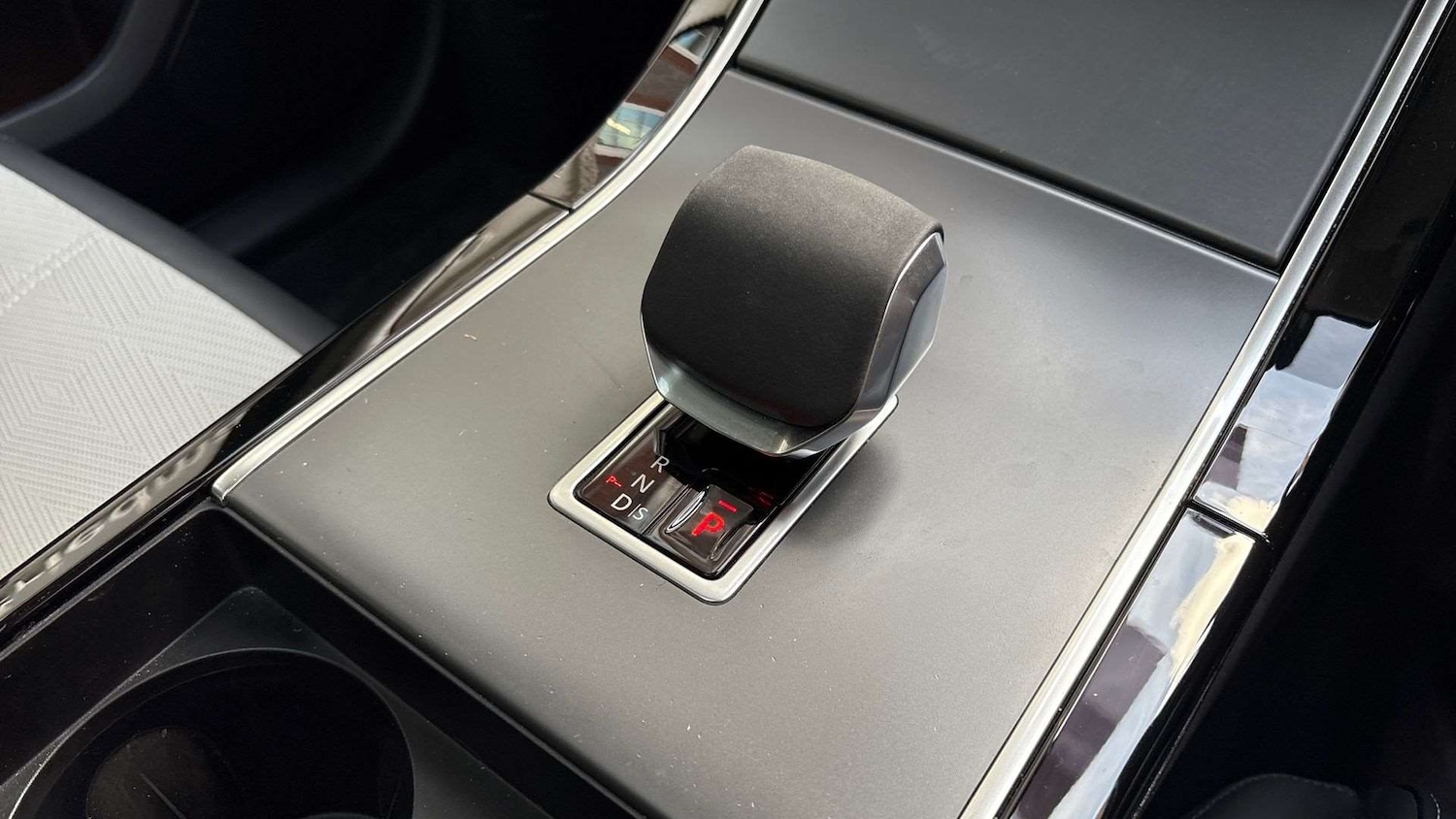 Used Land Rover Range Rover Velar 2024 for sale - 77294245: Photo 13