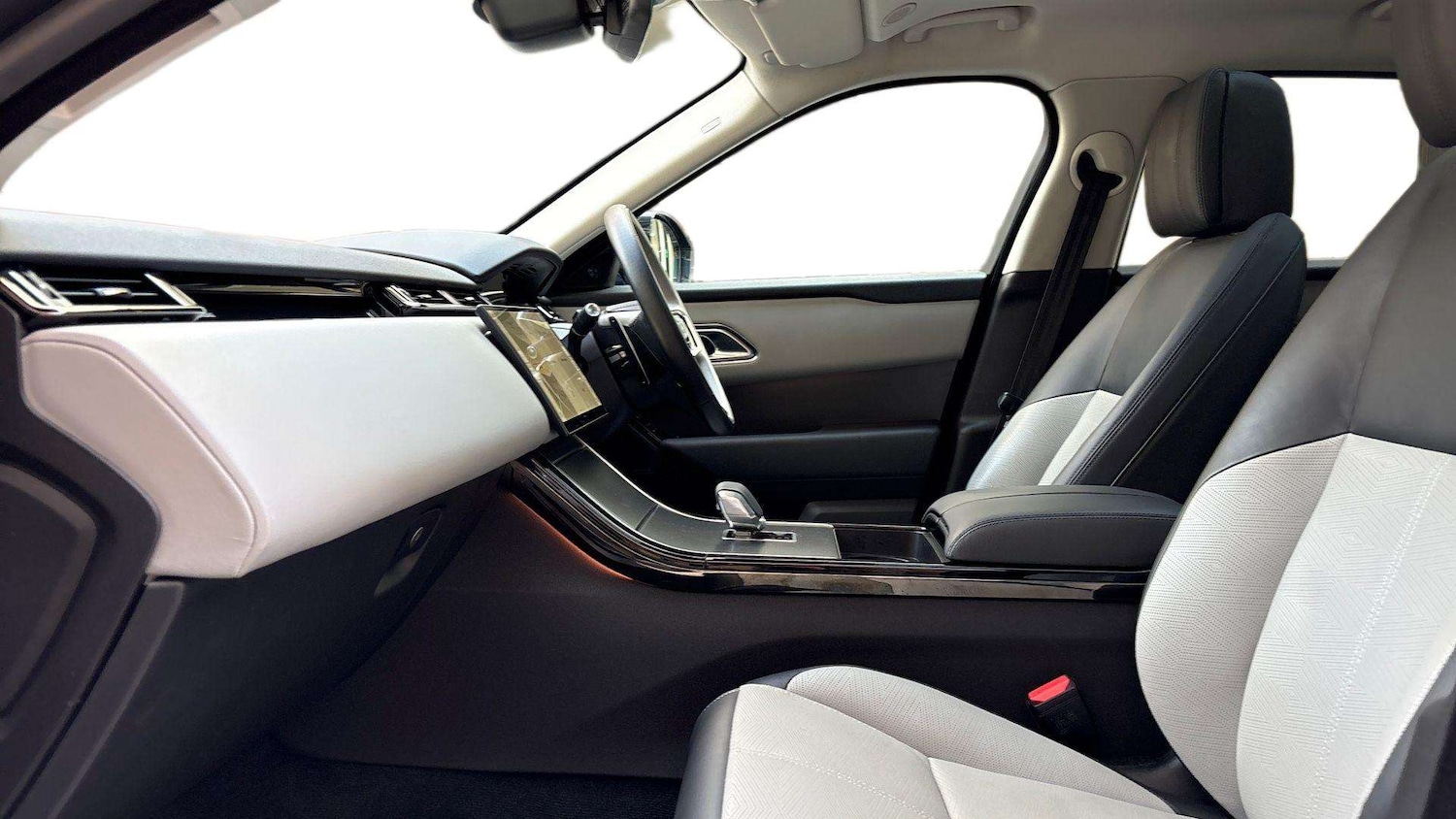 Used Land Rover Range Rover Velar 2024 for sale - 77294245: Photo 3