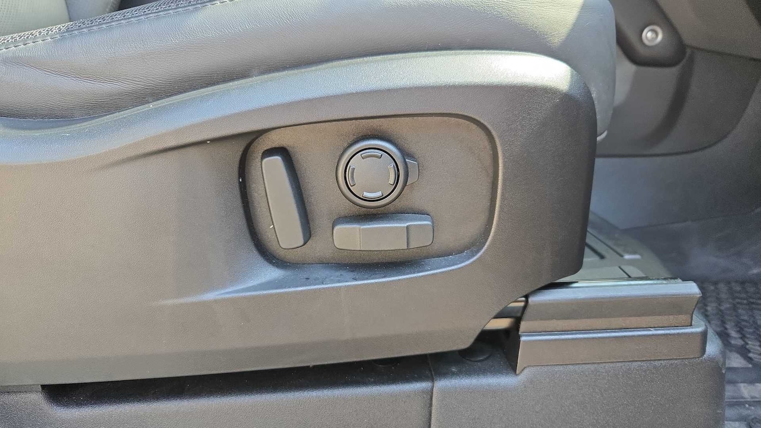 Used Land Rover Defender 2024 for sale - 77044117: Photo 11