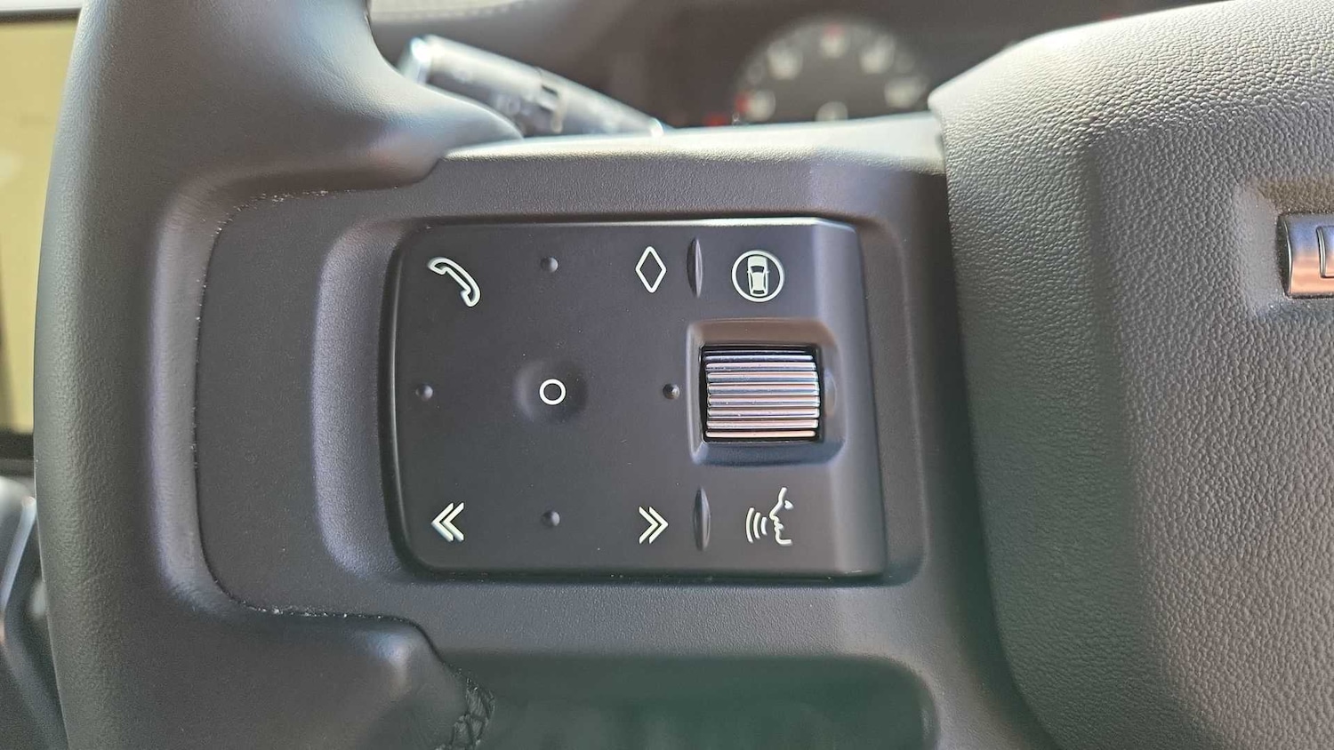 Used Land Rover Defender 2024 for sale - 77044117: Photo 12