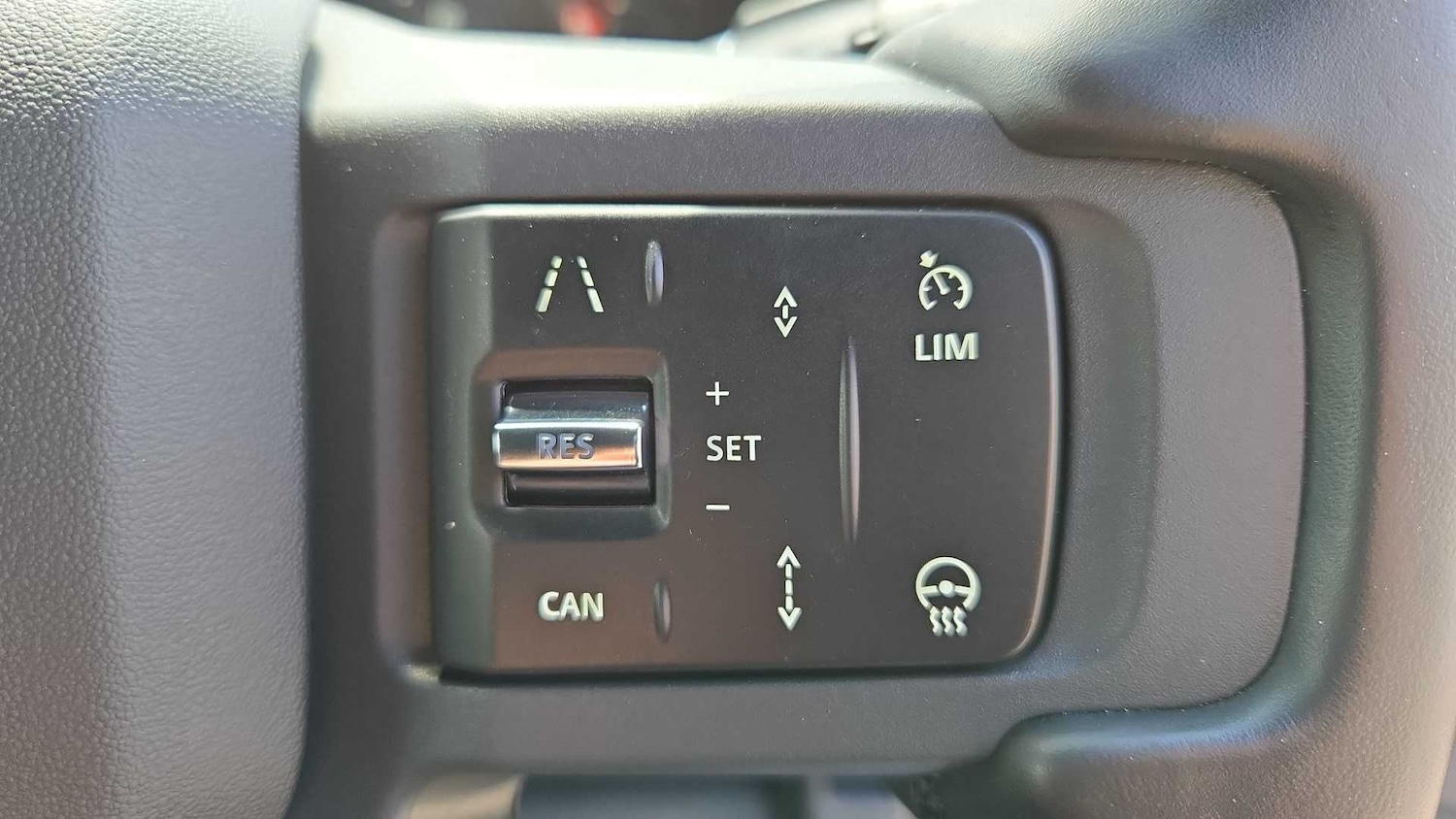 Used Land Rover Defender 2024 for sale - 77044117: Photo 13