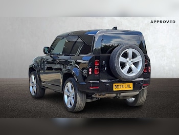 Used Land Rover Defender 2024 for sale - 77044117: Photo