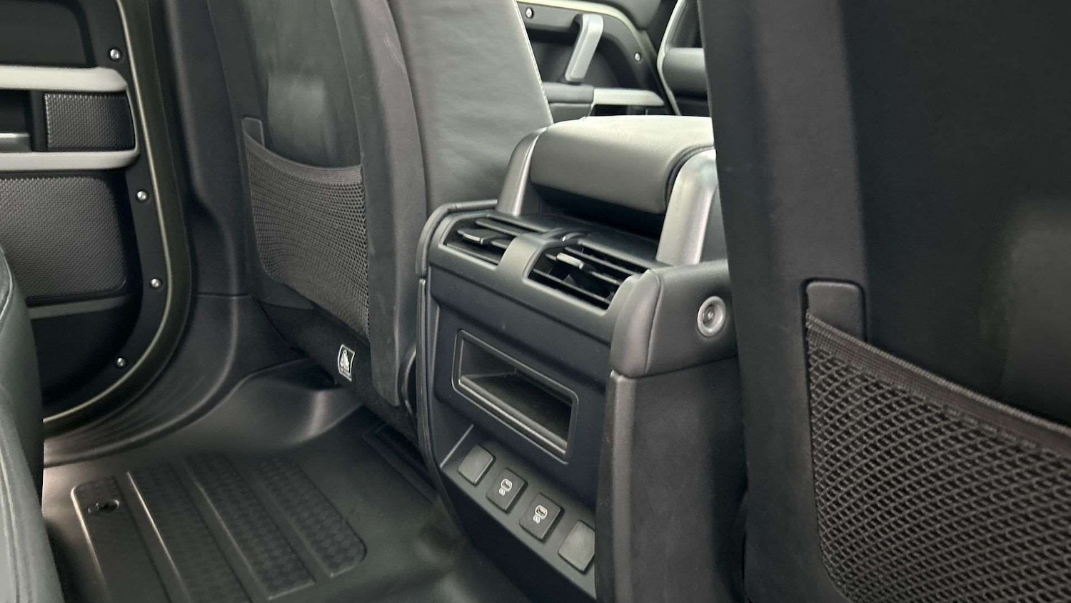 Used Land Rover Defender 2024 for sale - 76488150: Photo 18