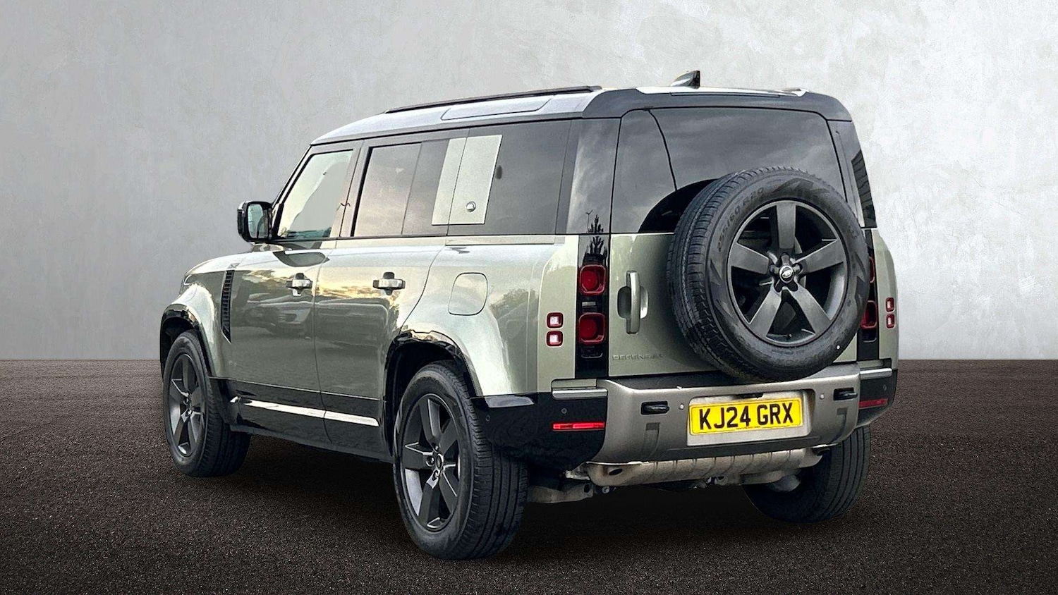 Used Land Rover Defender 2024 for sale - 76488150: Photo 2