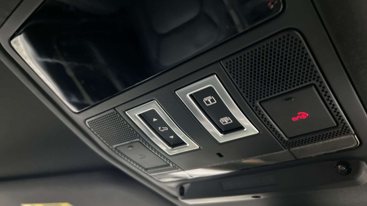 Used Land Rover Defender 2024 for sale - 76488150: Photo 23