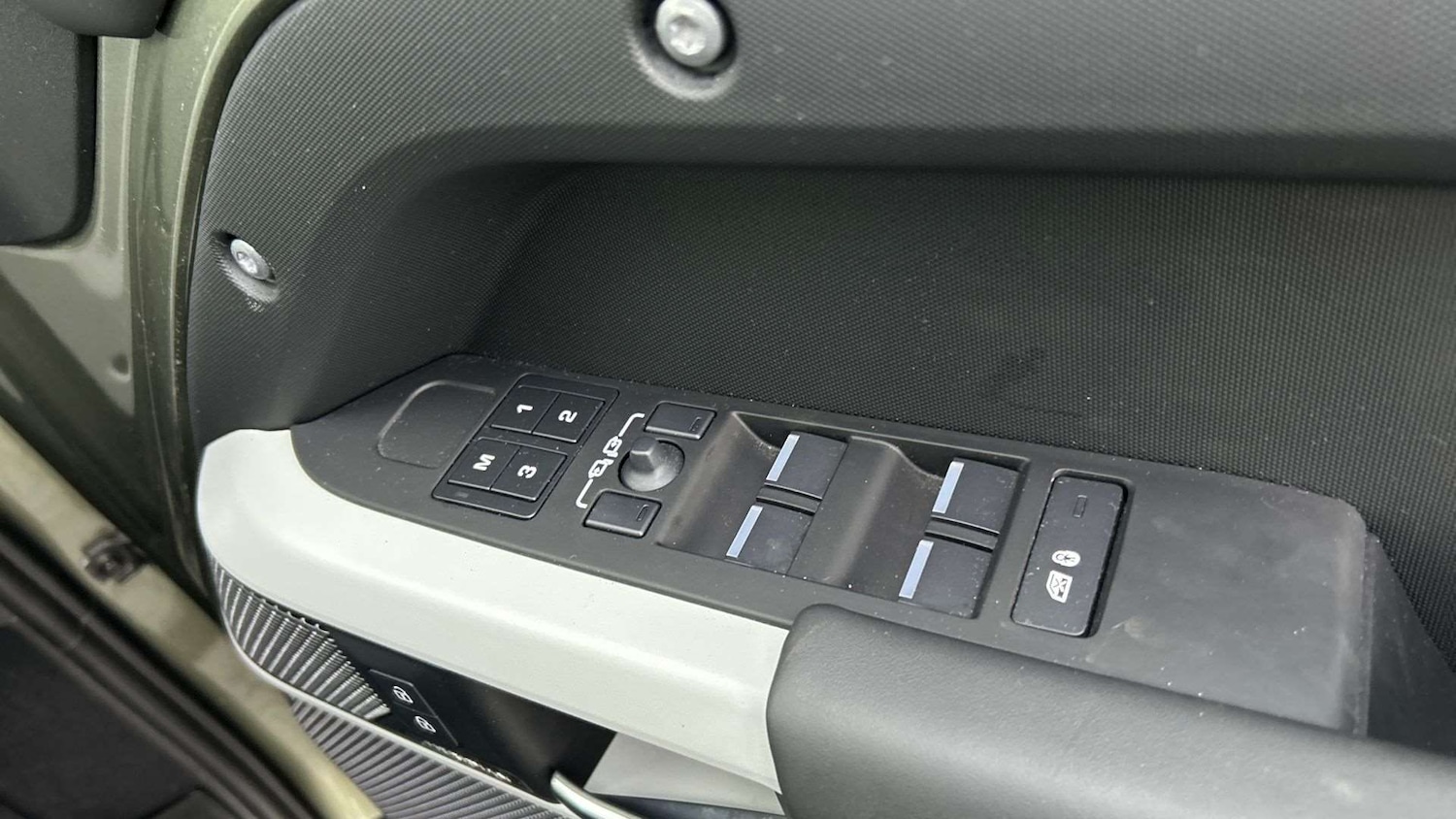 Used Land Rover Defender 2024 for sale - 76488150: Photo 25