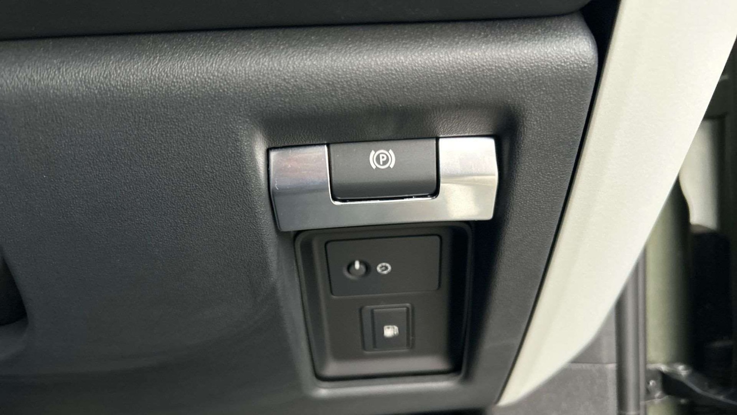 Used Land Rover Defender 2024 for sale - 76488150: Photo 33